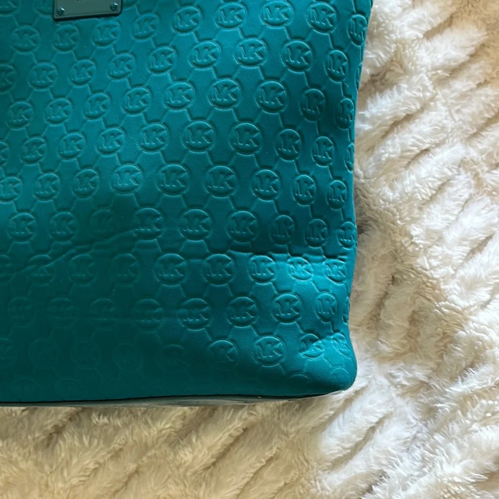 Michael Kors Signature Neoprene Tote‎
